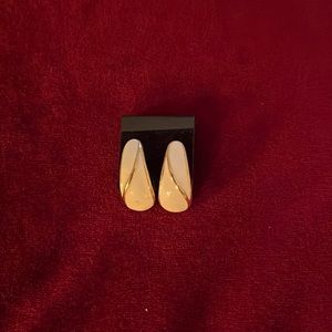 2/15 Vintage earrings cream